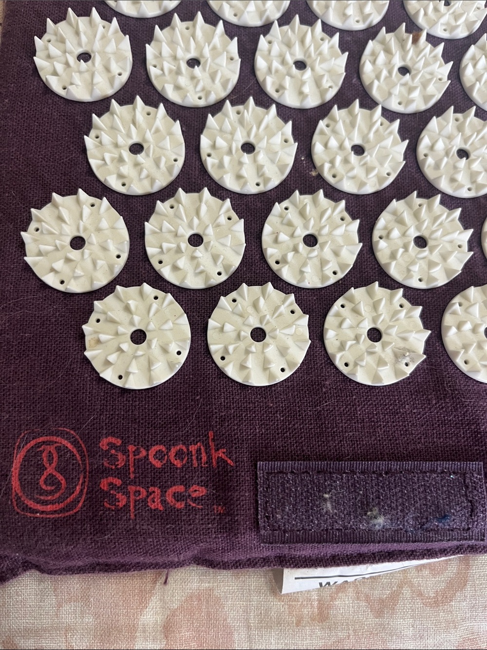 Spokin Space Acupressure Mat in Deep Plum with White Spikes - Picture 2 of 2